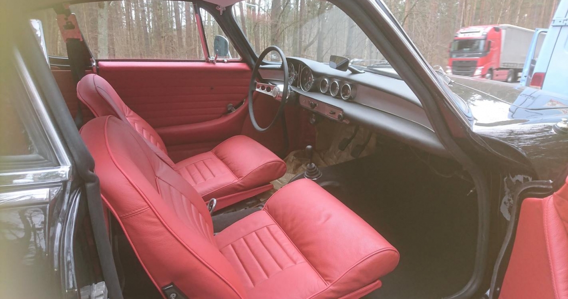 Volvo_1800S_Black_21