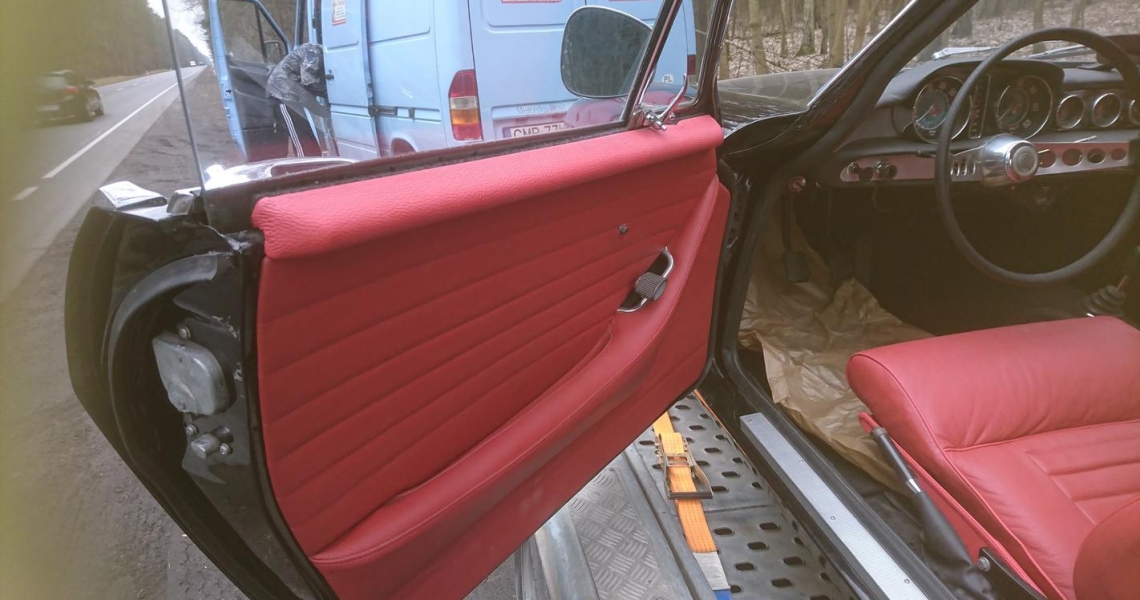 Volvo_1800S_Black_25